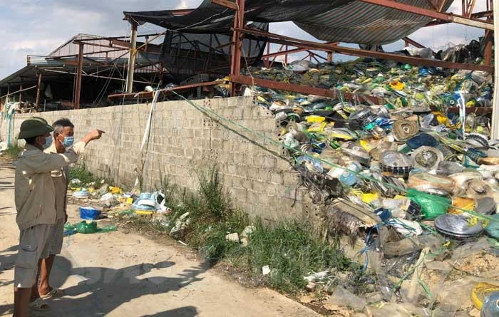 Tập kết rác thải công nghiệp trái phép tại xã Cao An